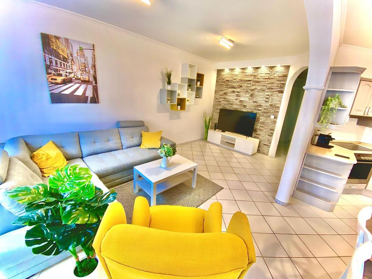 Mirell Apartman Szeged Exterior foto